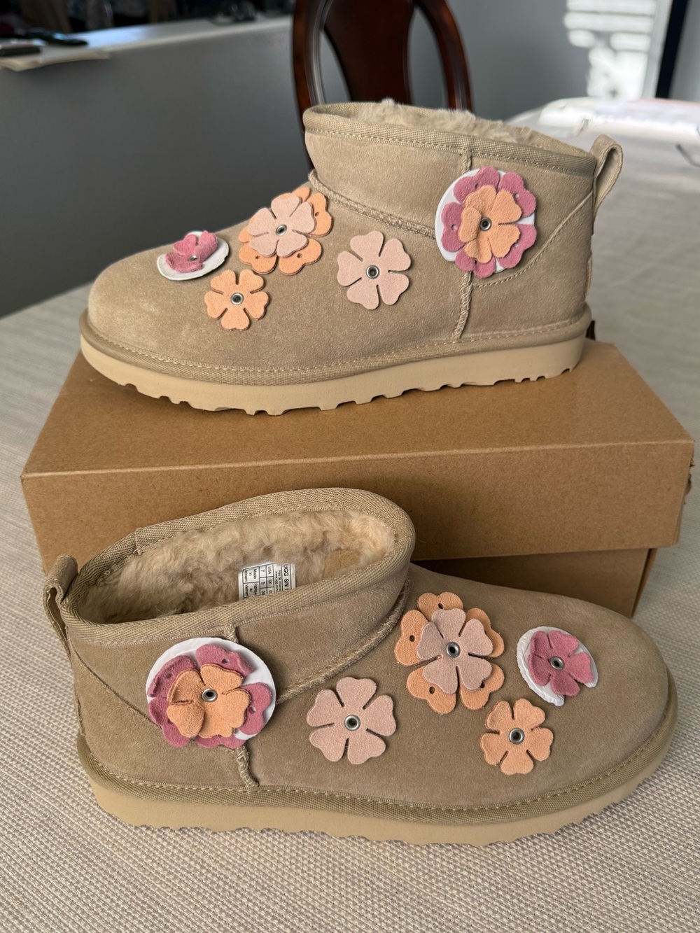 UGG CLASSIC ULTRA MINI FLEUR Suede Boot